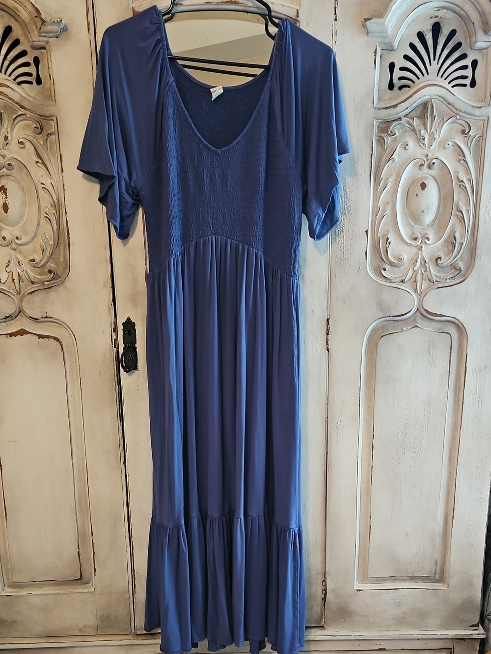 Kate Quinn Women's Flutter Sleeve Smocked Midi Dress Medium Bamboo Blue